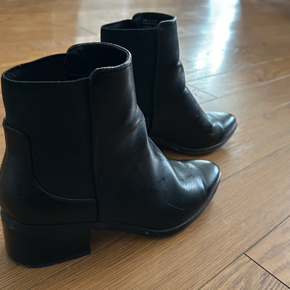 Women’s black boots with a 1-1/2 inch heel - Picture 4 of 5